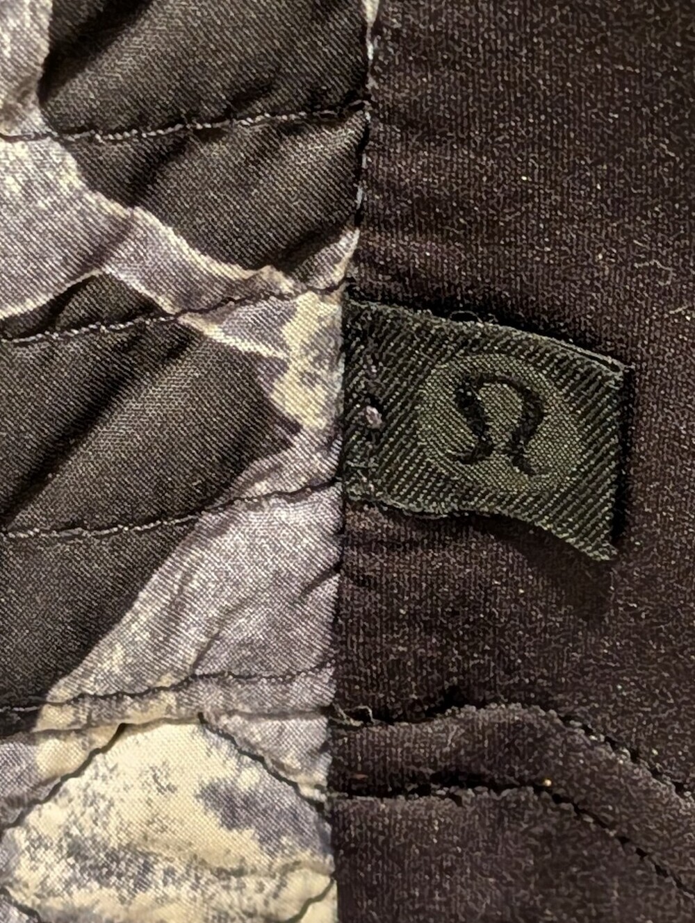 EUC Lululemon 8 Cardigan & Again in Inky Floral Ghost and Black - Picture 5 of 7